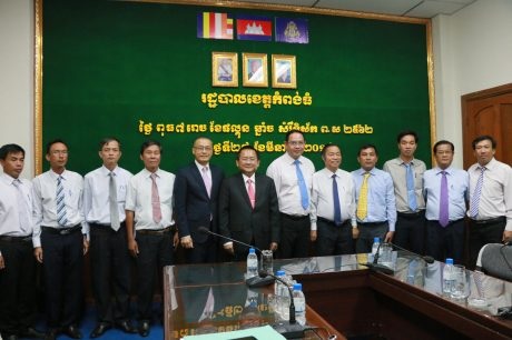 Lãnh đạo tỉnh Kampong Thom tích cực hỗ trợ các công ty cao su thuộc VRG